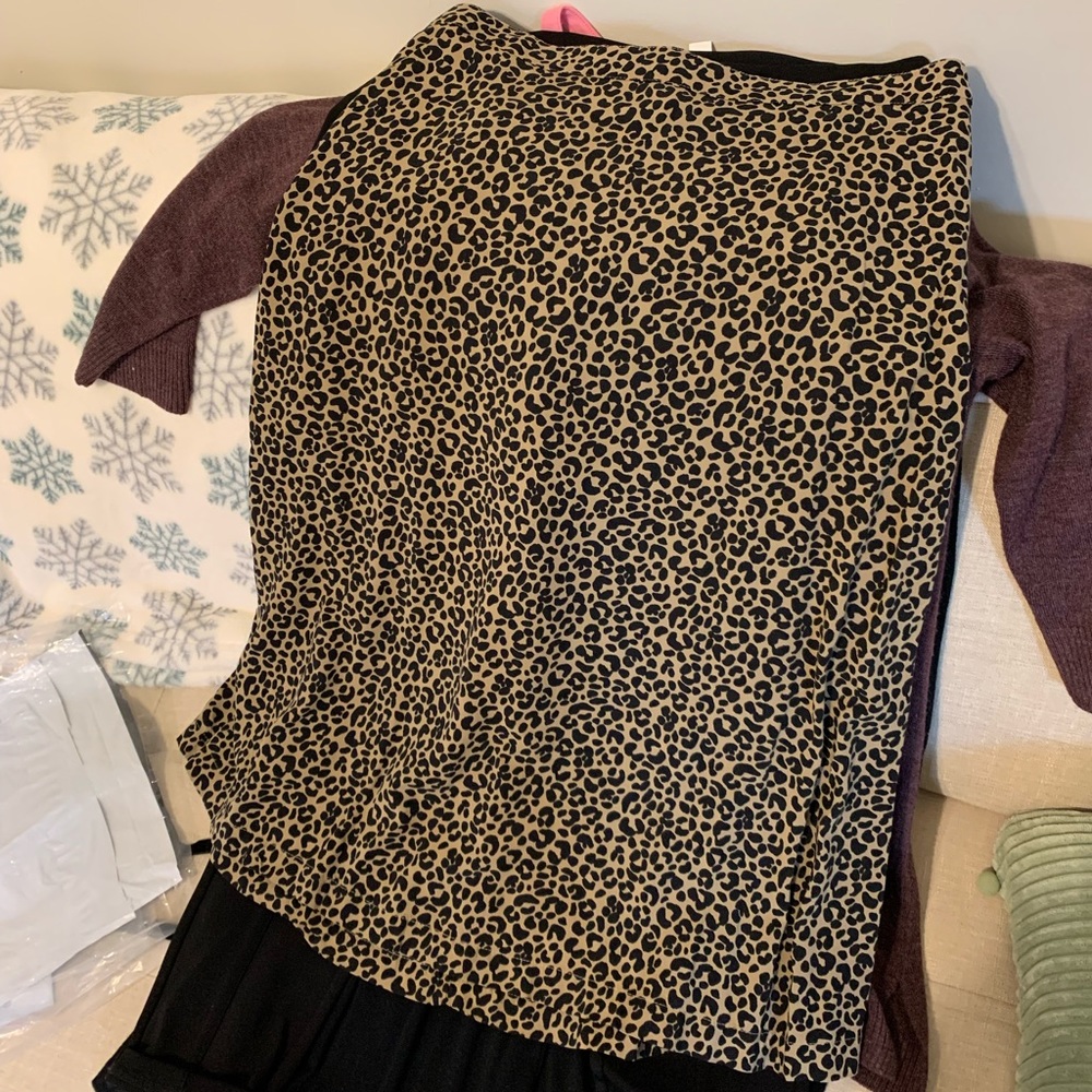 Old Navy size Large cheetah print midi skirt